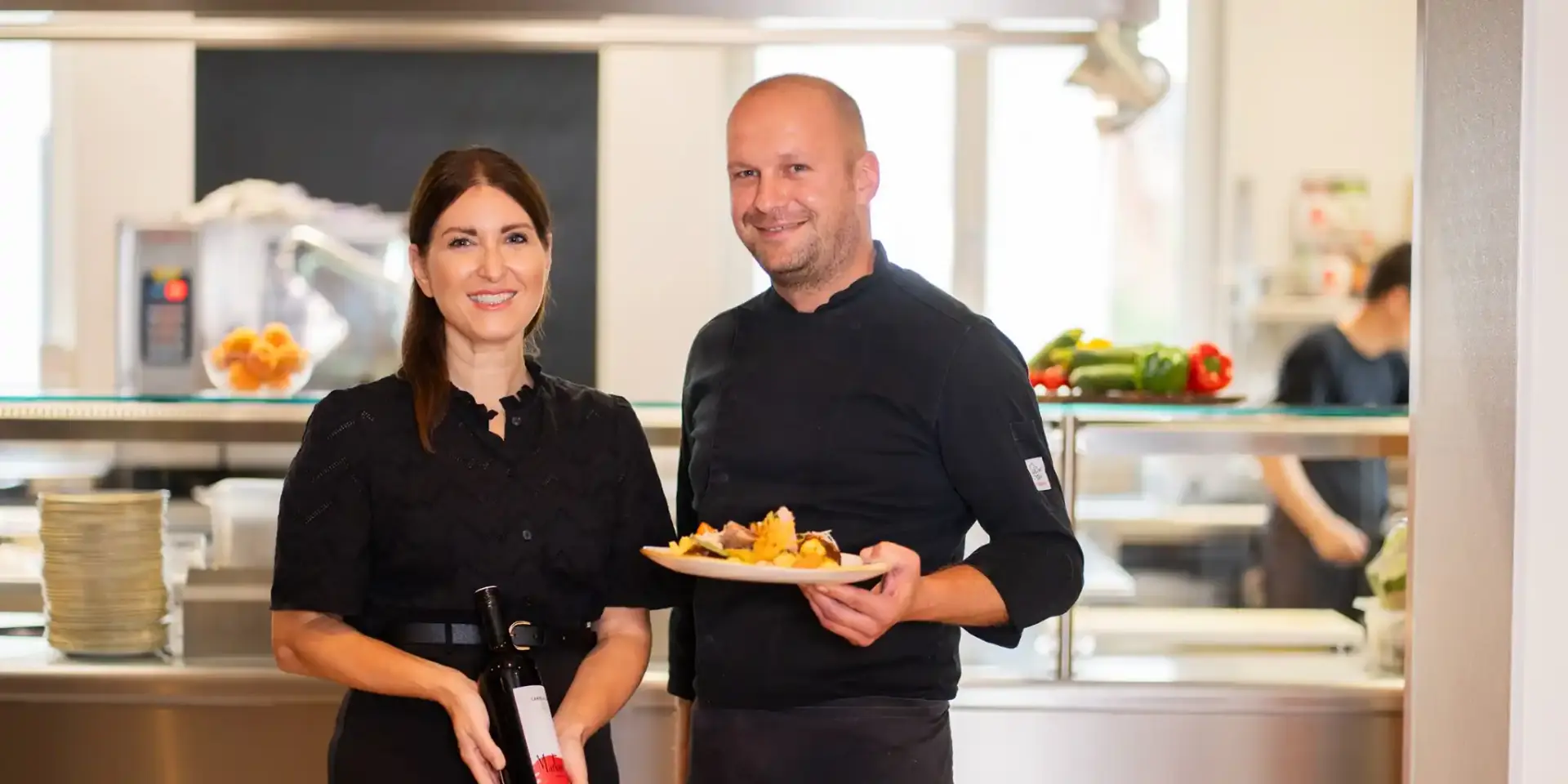 Stv.-Hoteldirektorin Bettina Höfferer & Küchenchef Edin Kekic ©Kump