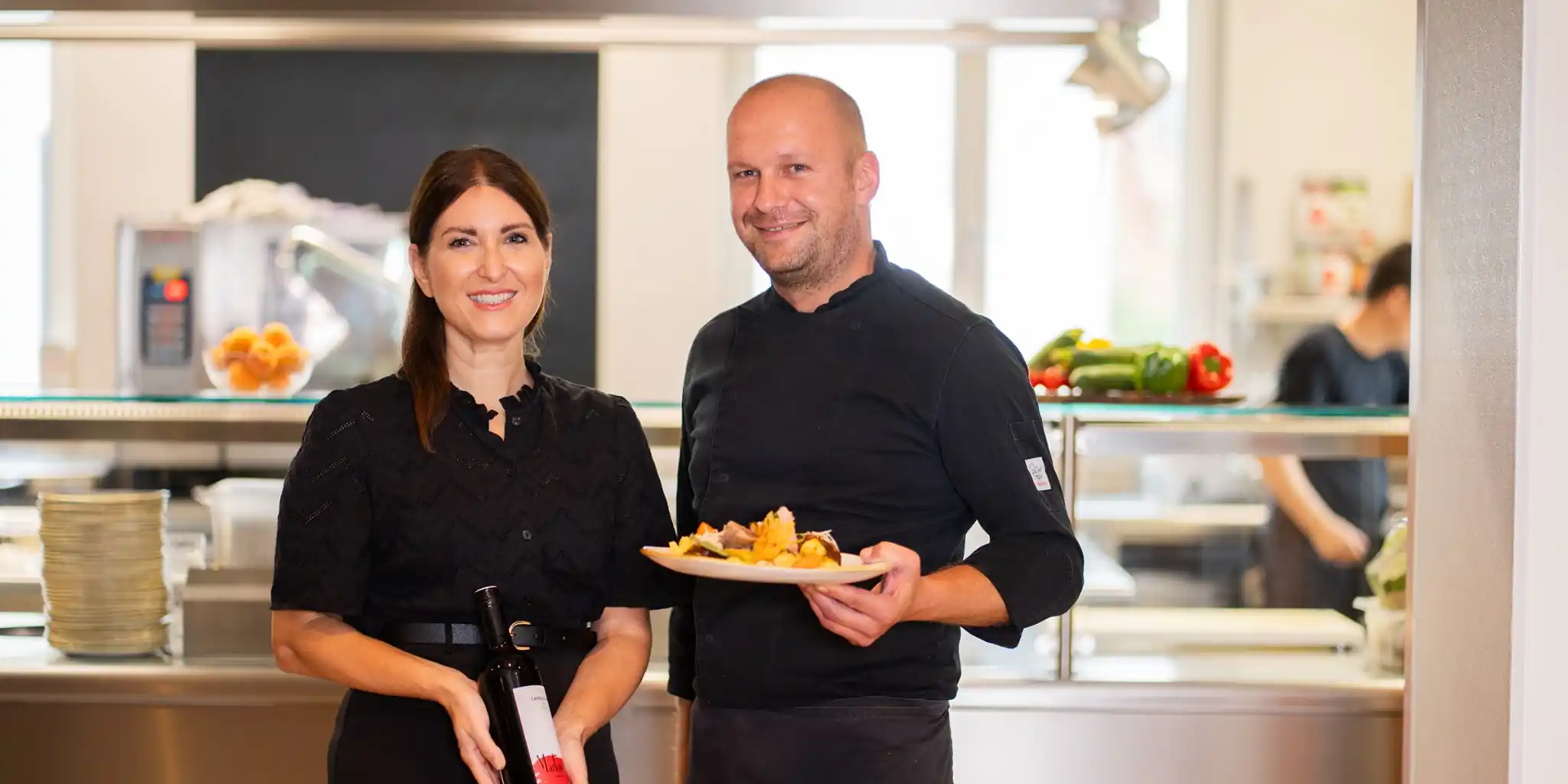 Stv.-Hoteldirektorin Bettina Höfferer & Küchenchef Edin Kekic ©Kump